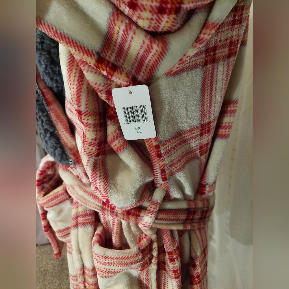 Luxurious Cervantes Robe - Picture 10 of 11